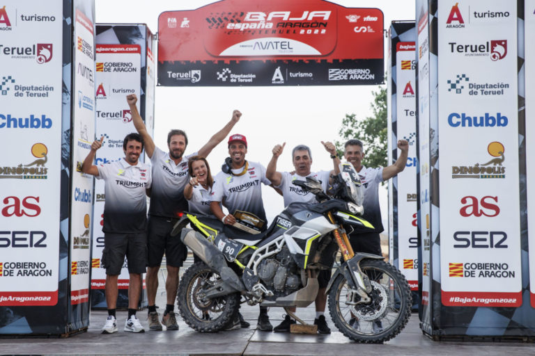 Ivan Cervantes gana con la Triumph Tiger 900 Rally Pro Ivan Cervantes gana con la Triumph Tiger 900 Rally Pro