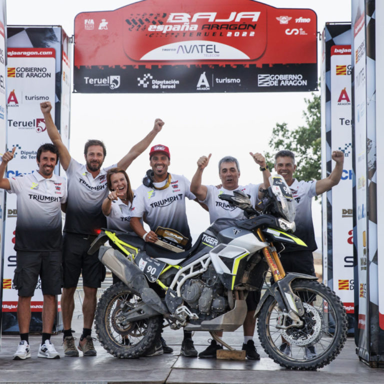 Ivan Cervantes gana con la Triumph Tiger 900 Rally Pro Ivan Cervantes gana con la Triumph Tiger 900 Rally Pro